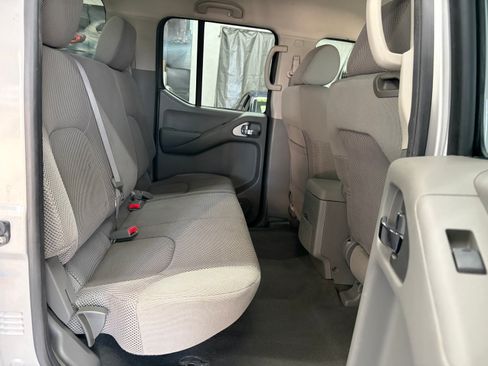 Used 2008 Nissan Frontier 2WD Crew Cab image 10