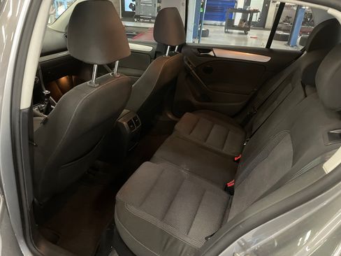 Used 2013 Volkswagen Golf TDI image 25