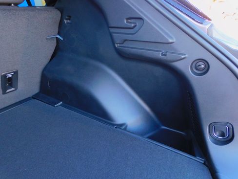 New 2026 Chevrolet Equinox EV LT image 36