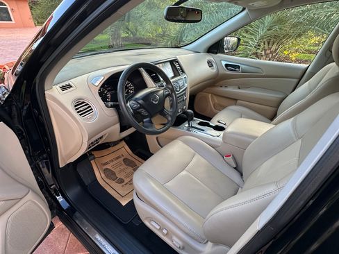 Used 2017 Nissan Pathfinder FWD image 11