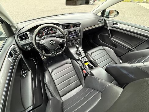 Used 2017 Volkswagen Golf Alltrack image 17