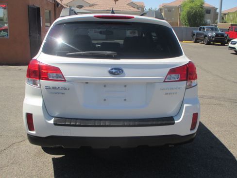 Used 2011 Subaru Outback 3.6R Limited AWD/4WD image 11