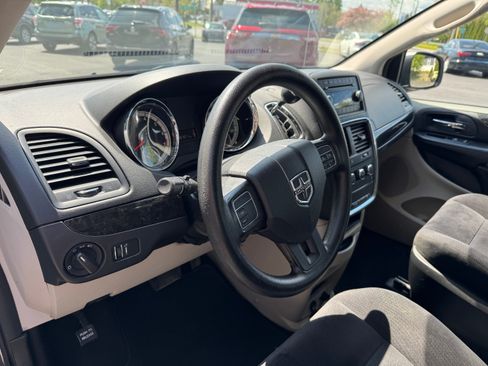 Used 2015 Dodge Grand Caravan SE FWD image 4