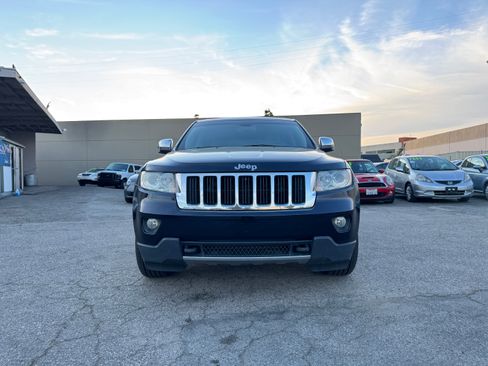Used 2011 Jeep Grand Cherokee Limited image 12