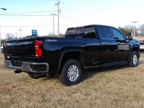 New 2026 Chevrolet Silverado 3500 LTZ image 15