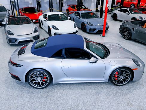 Used 2020 Porsche 911 Carrera 4S Cabriolet AWD/4WD image 11