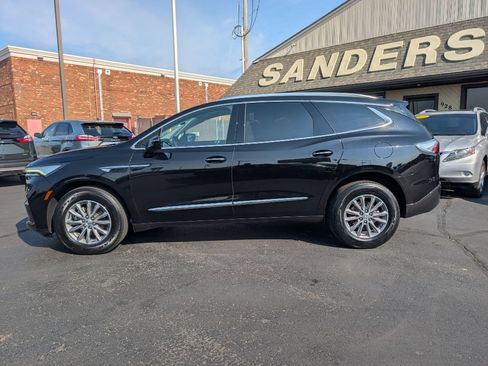 Used 2023 Buick Enclave Essence FWD image 2