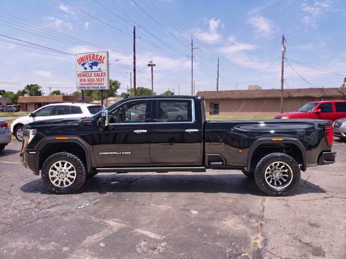 Used 2024 GMC Sierra 3500 4x4 Crew Cab Denali Ultimate image 3