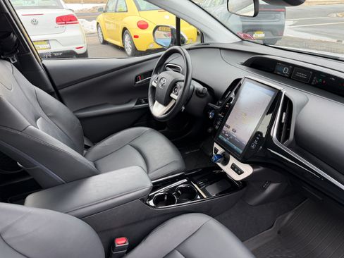 Used 2017 Toyota Prius Prime Premium image 17