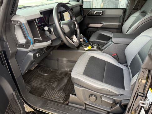 Used 2022 Ford Bronco 4-Door Black Diamond AWD/4WD image 17