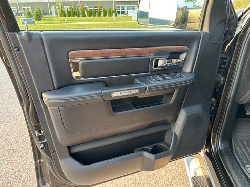 Used 2014 RAM 1500 Laramie image 18