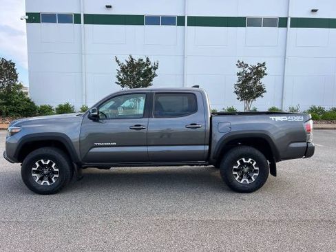 Used 2022 Toyota Tacoma TRD Off-Road image 8