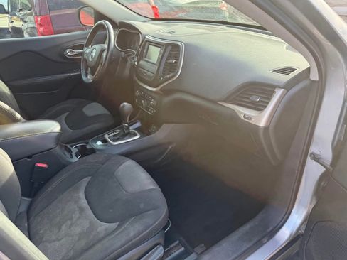 Used 2014 Jeep Cherokee 4WD Latitude image 6