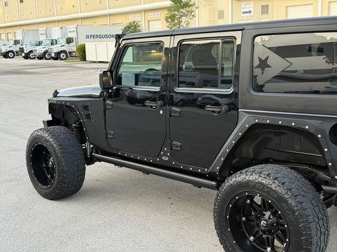 Used 2015 Jeep Wrangler 4WD Unlimited Sport image 41