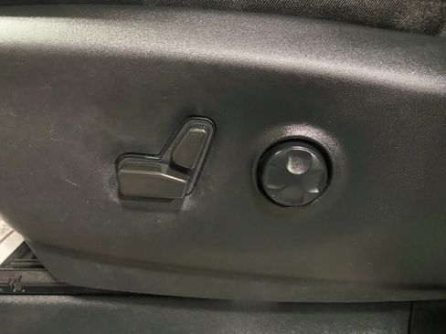 Used 2022 Chrysler Pacifica Touring-L FWD image 10