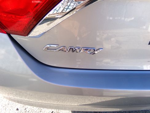 Used 2016 Toyota Camry LE image 7