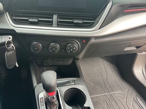 Used 2025 Chevrolet Trax RS image 11