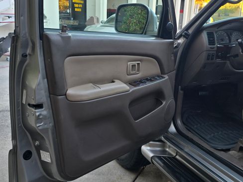 Used 2001 Toyota 4Runner Limited image 33