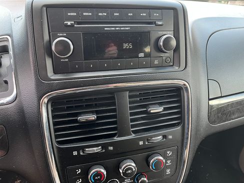 Used 2016 Dodge Grand Caravan American Value Package image 31