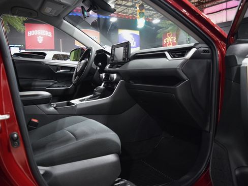 Used 2021 Toyota RAV4 XLE image 20