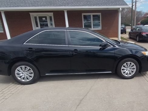 Used 2013 Toyota Camry L image 8