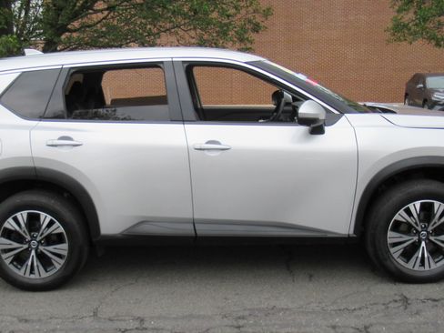 Used 2021 Nissan Rogue SV image 5