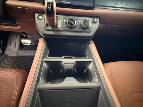 Used 2025 Land Rover Defender 110 OCTA image 18