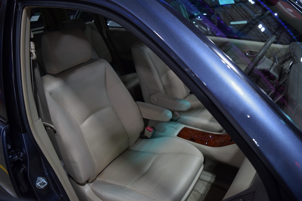 Used 2005 Toyota Highlander Limited FWD image 25