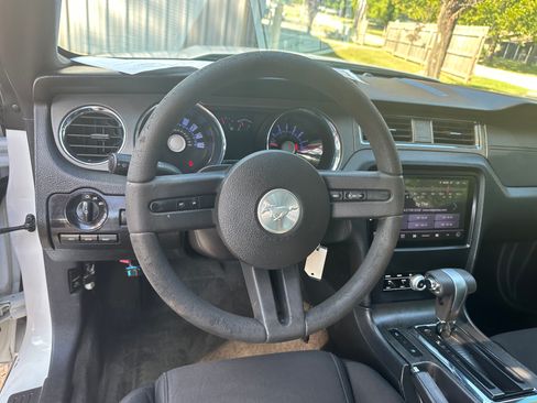 Used 2012 Ford Mustang image 7