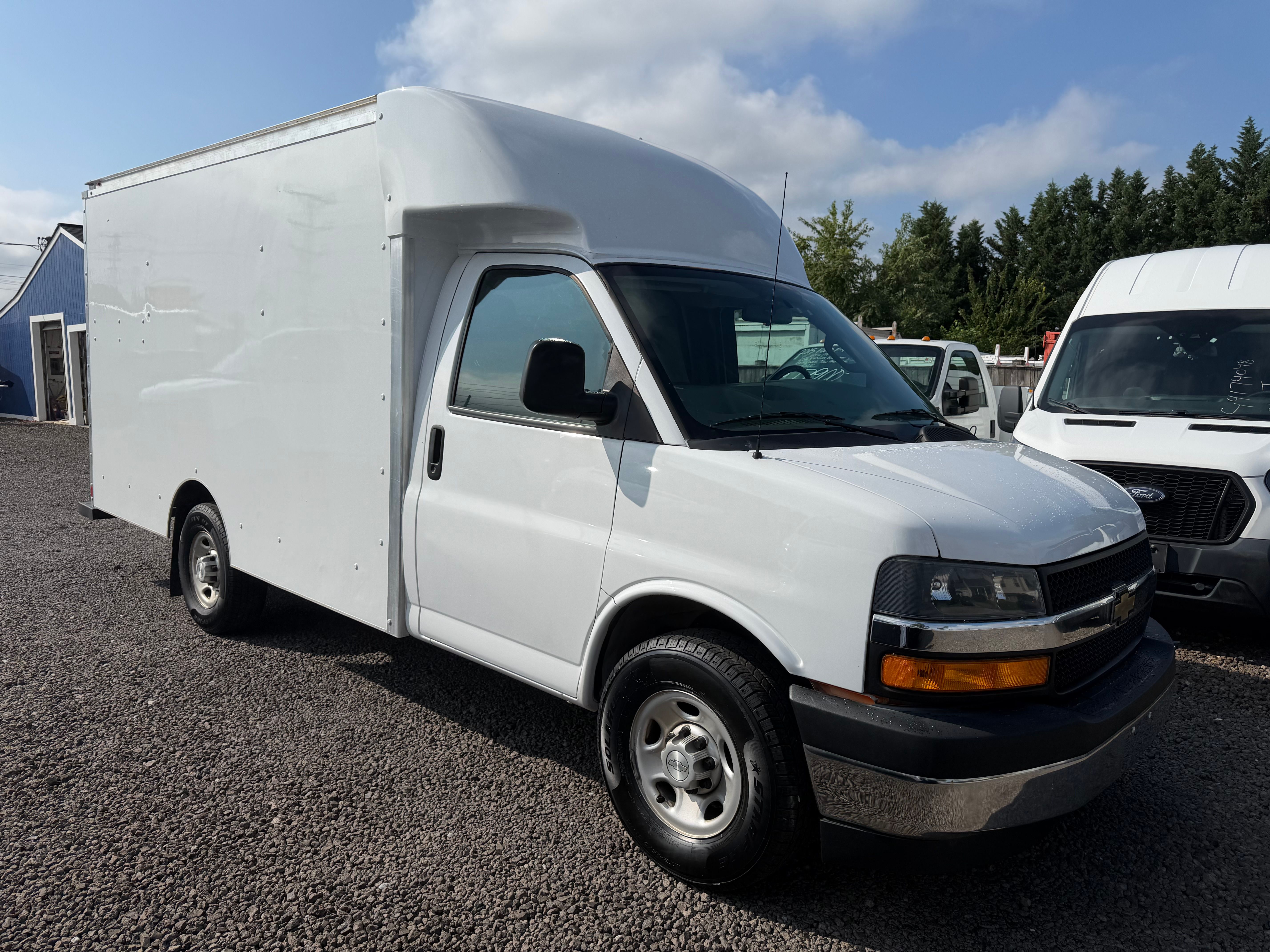 Used 2019 Chevrolet Express 3500 UNAVAIL RWD image 6