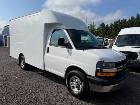 Used 2019 Chevrolet Express 3500 UNAVAIL RWD image 6