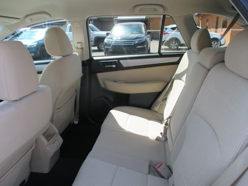 Used 2019 Subaru Outback 2.5i Premium Wagon 4D AWD/4WD image 9