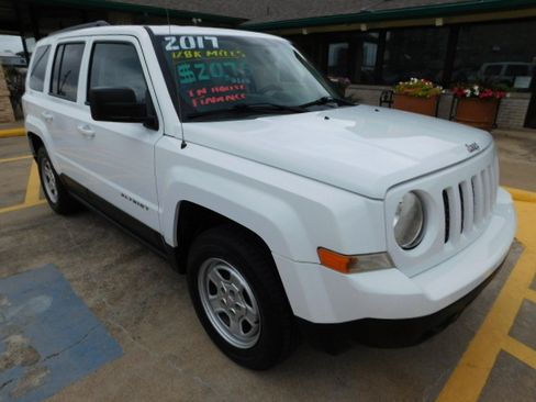 Used 2017 Jeep Patriot Sport image 1