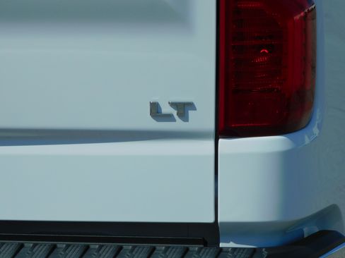 Used 2025 Chevrolet Silverado 1500 LT image 12