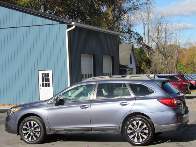 Used 2017 Subaru Outback 2.5i Limited AWD/4WD image 5
