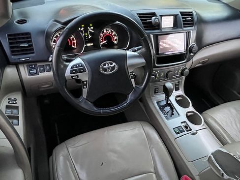Used 2013 Toyota Highlander SE image 23