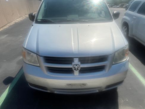 Used 2008 Dodge Grand Caravan SE FWD image 2
