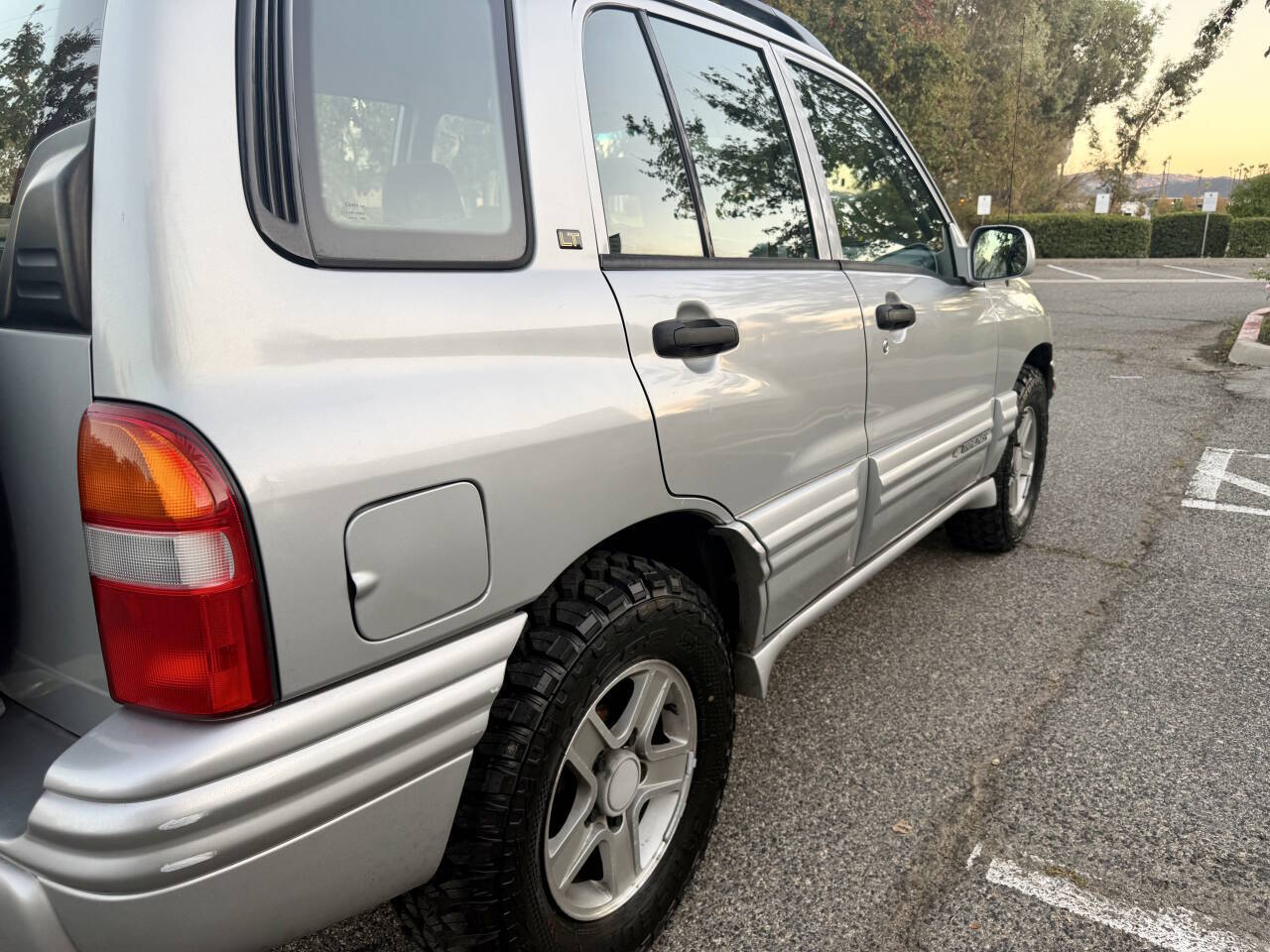 Used 2004 Chevrolet Tracker 4WD LT image 42