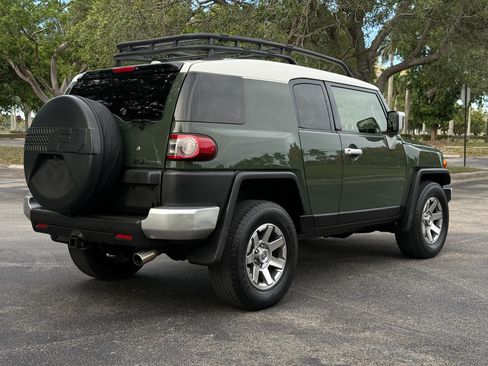 Used 2014 Toyota FJ Cruiser AWD/4WD image 9