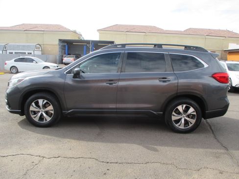 Used 2020 Subaru Ascent Premium image 2