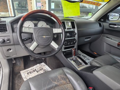Used 2005 Chrysler 300 C image 9