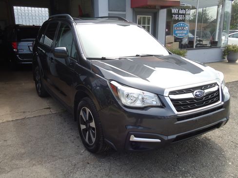 Used 2017 Subaru Forester 2.5i Premium AWD/4WD image 3