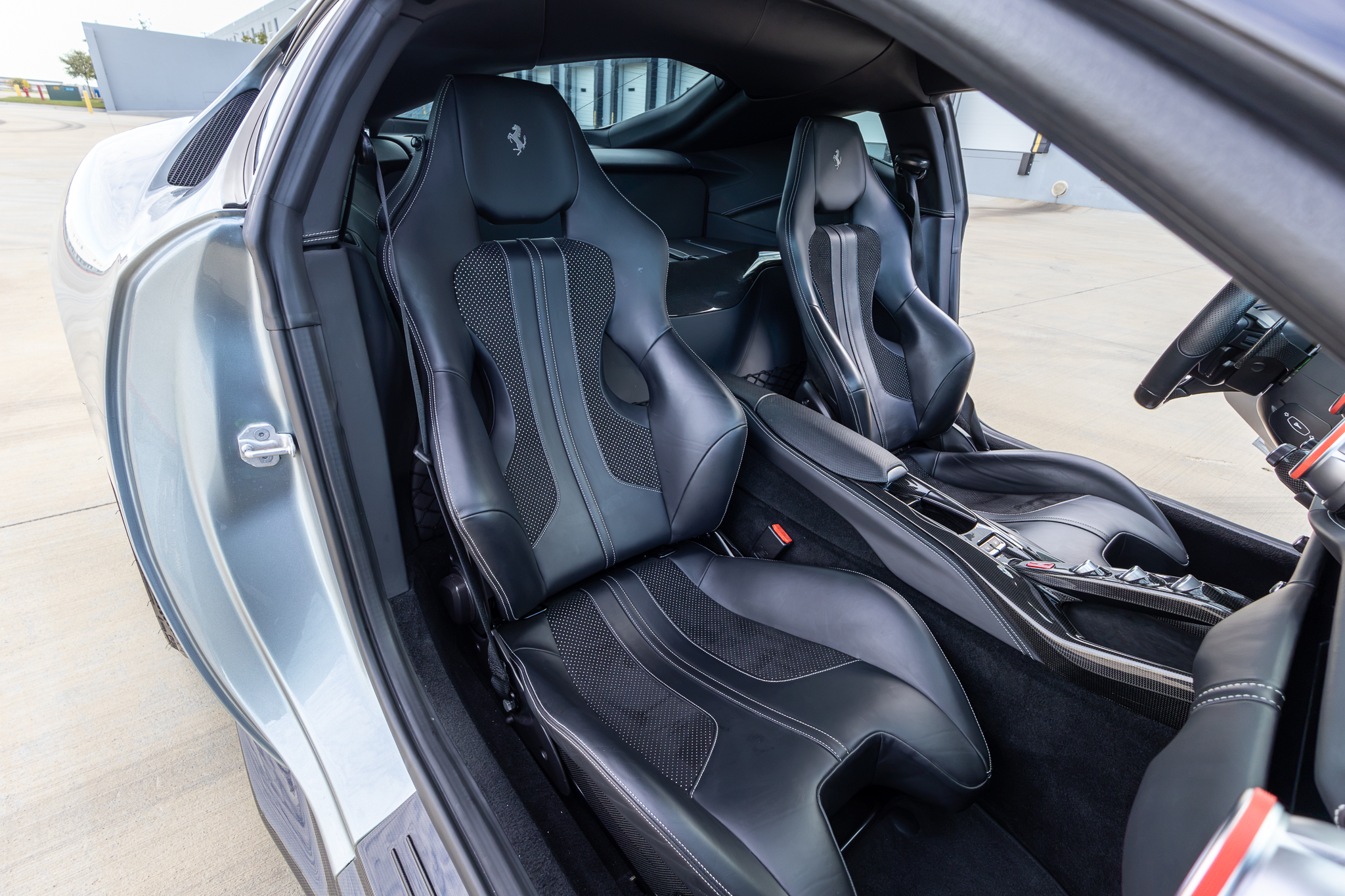 Used 2018 Ferrari 812 Superfast RWD image 35