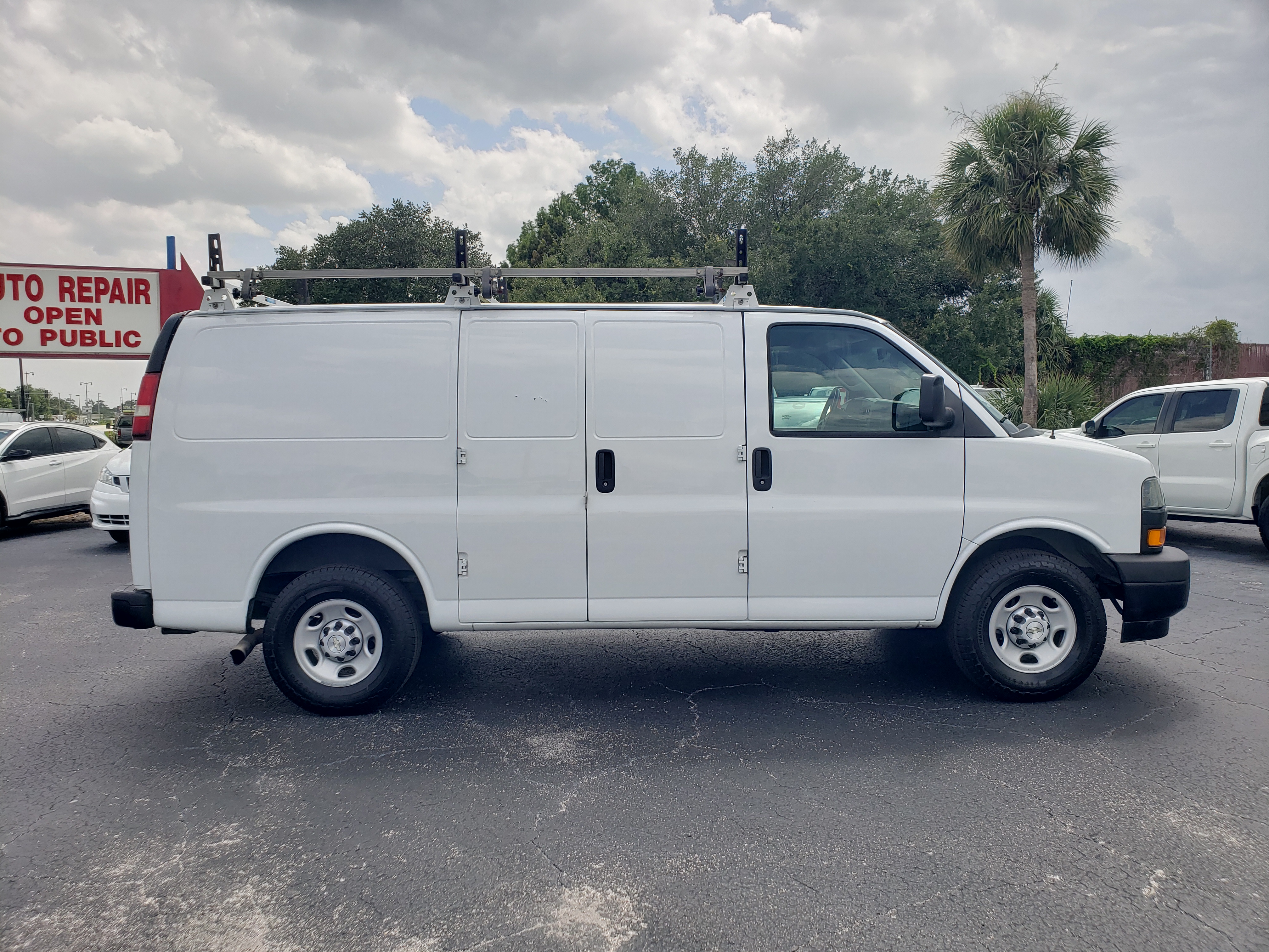 Used 2020 Chevrolet Express 2500 UNAVAIL RWD image 6