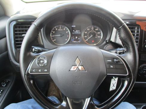 Used 2016 Mitsubishi Outlander 4WD ES image 28