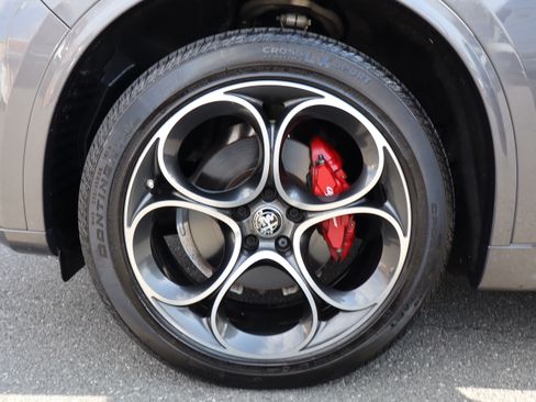 Used 2023 Alfa Romeo Stelvio Veloce image 38