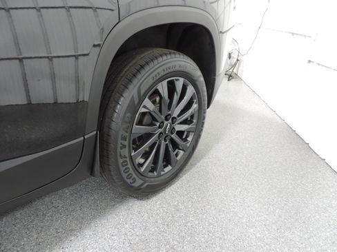 Used 2023 Chevrolet Traverse RS image 15