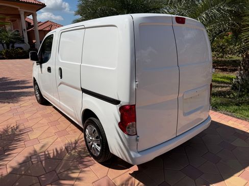 Used 2020 Nissan NV200 SV image 5