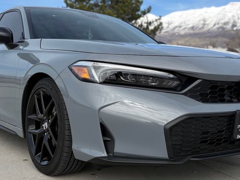 Used 2025 Honda Civic Sport image 3