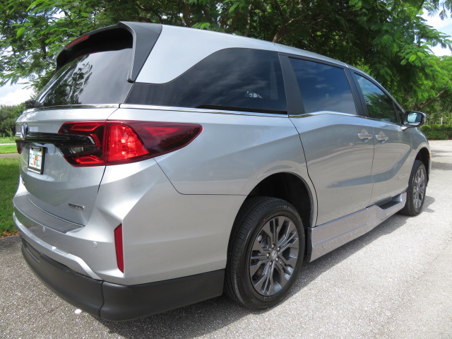 Used 2026 Honda Odyssey Touring image 14